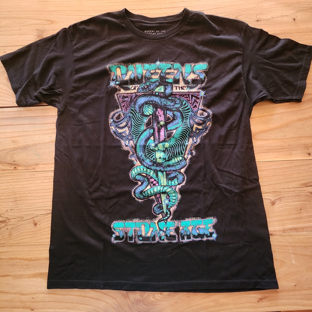 NWOT Queens Of The Stone Age Viper Graphic Band Tee - LG